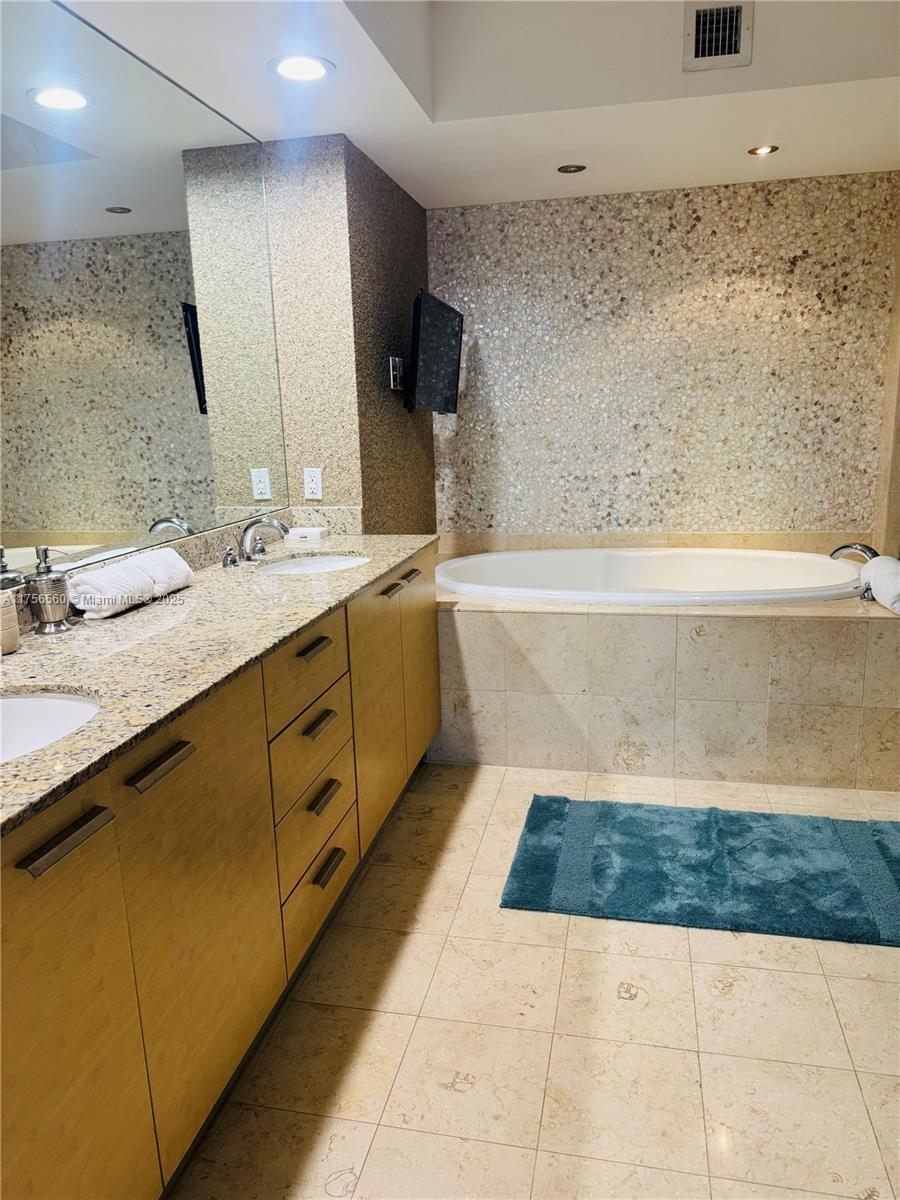 3003 3 / 3 1733 sq. ft. $ 2025-03-04 0 Photo