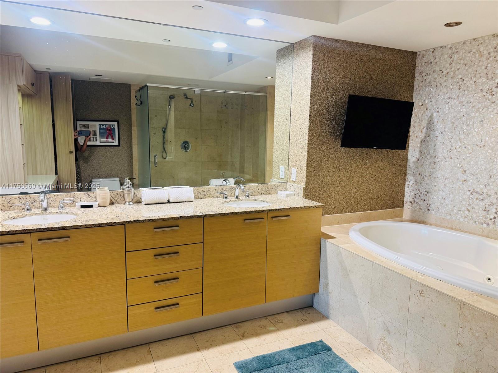 3003 3 / 3 1733 sq. ft. $ 2025-03-04 0 Photo