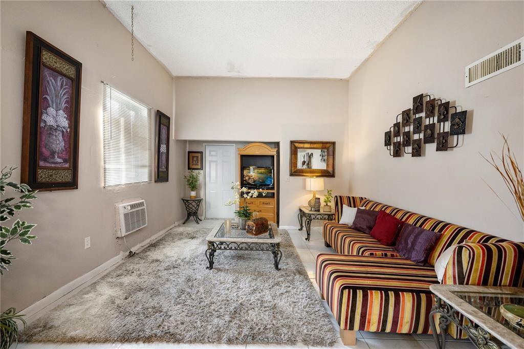  / 0 2128 sq. ft. $ 2025-08-18 0 foto
