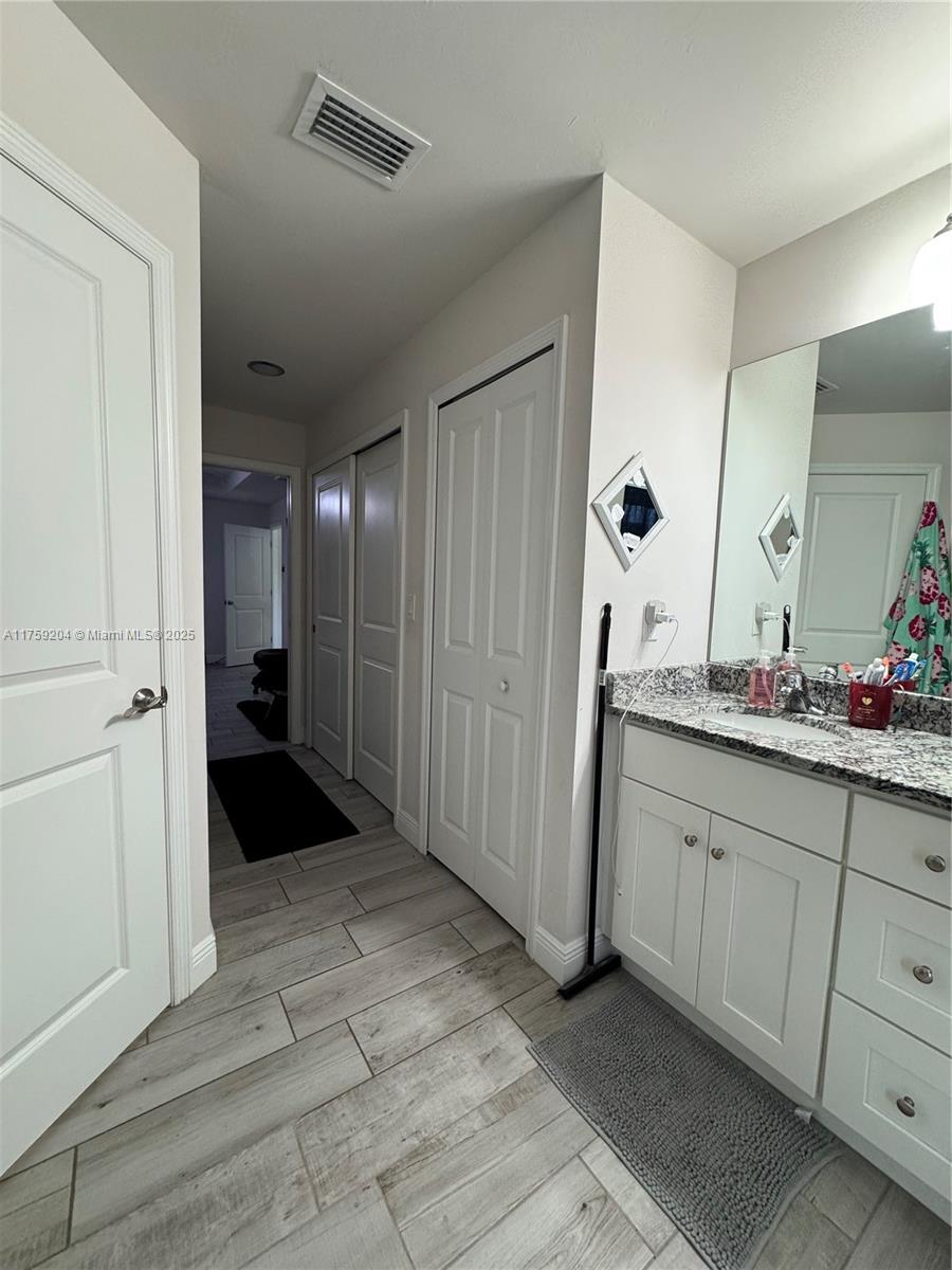Ver detalles 1930 4 / 2 sq. ft. $ 2025-07-15 0 foto
