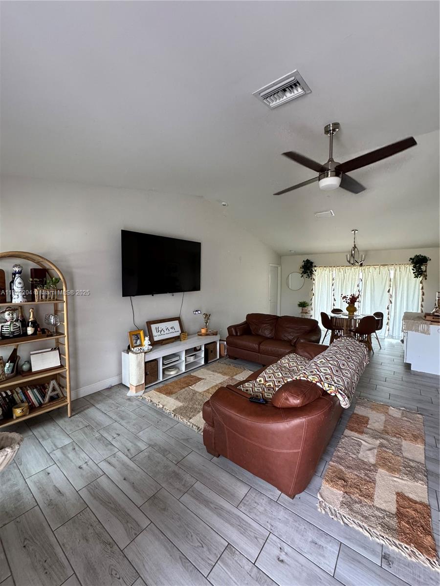 Ver detalles 1930 4 / 2 sq. ft. $ 2025-07-15 0 foto