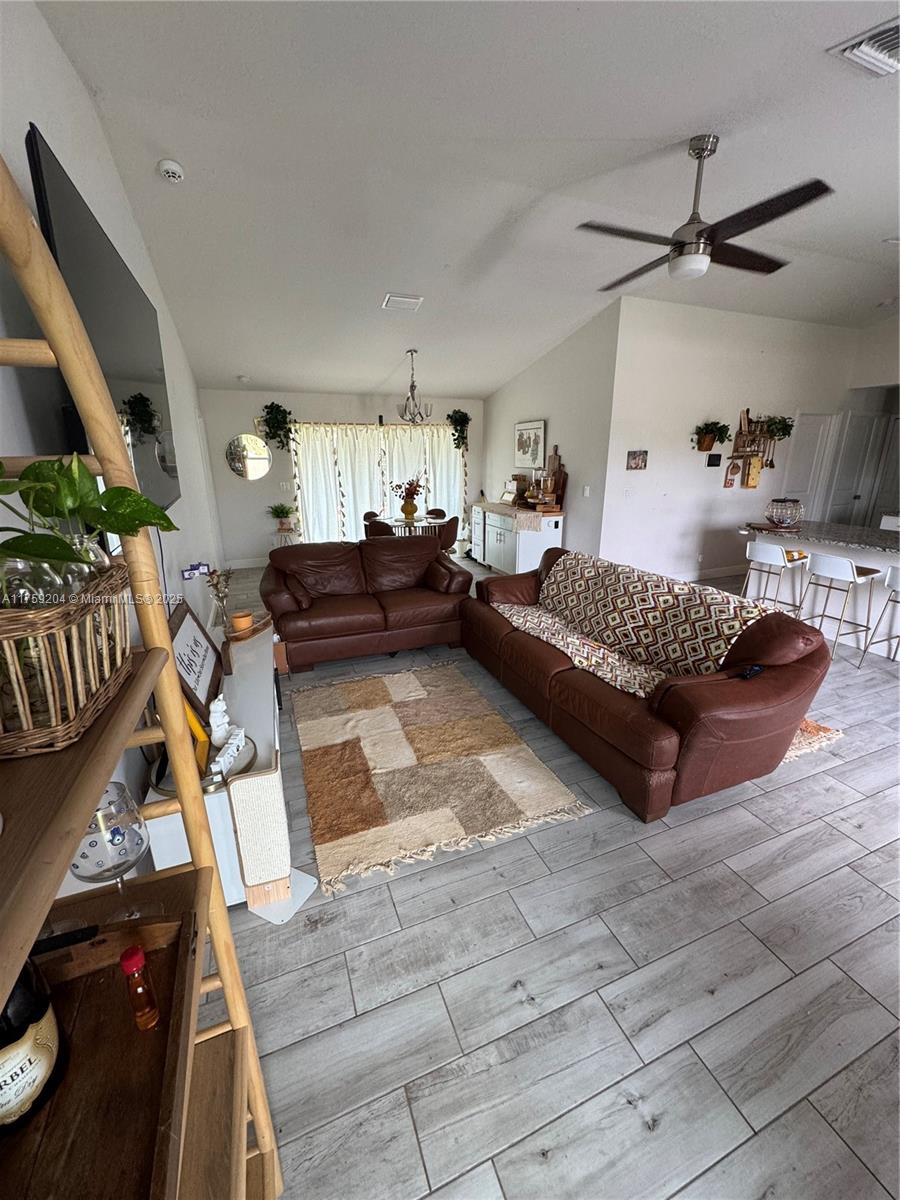 Ver detalles 1930 4 / 2 sq. ft. $ 2025-07-15 0 foto