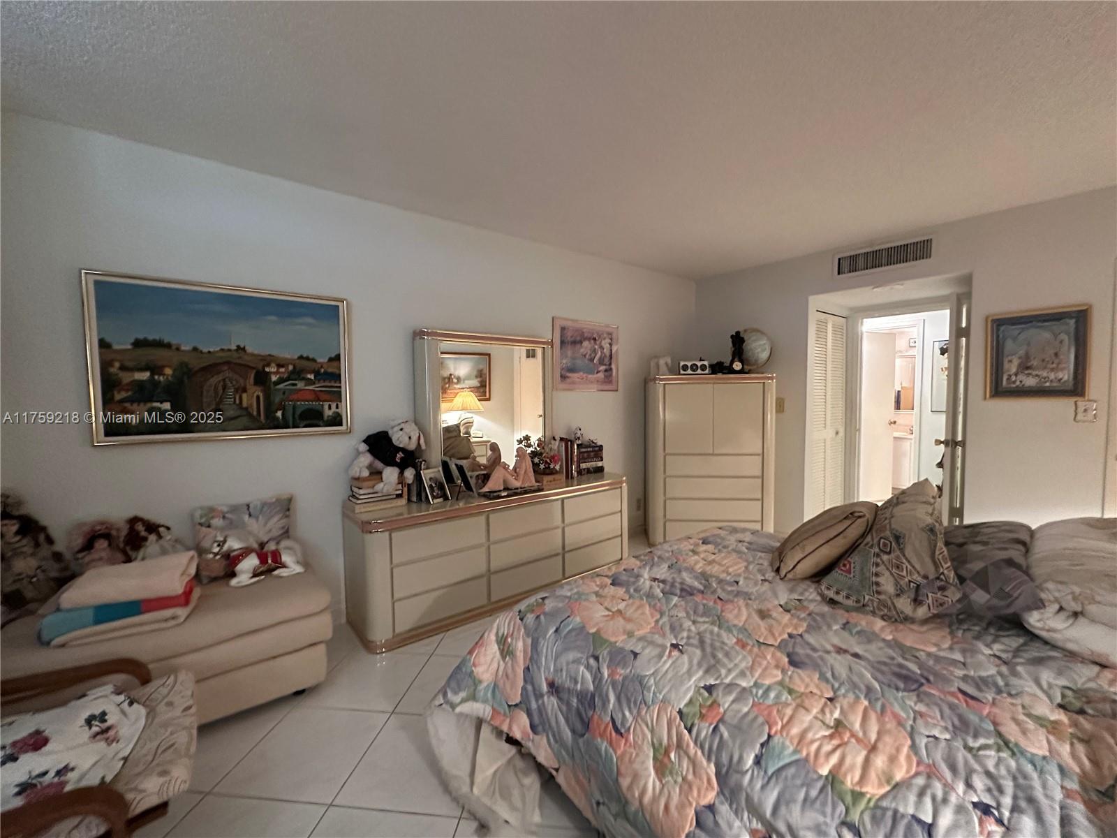 Photo of 3180 Ocean Dr  #522, Hallandale Beach, Florida, 33009 - 