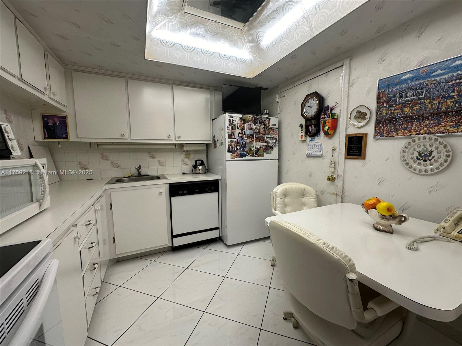 Photo of 3180 Ocean Dr  #522, Hallandale Beach, Florida, 33009 - 