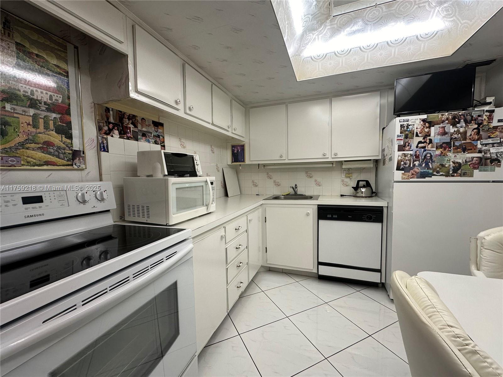 Photo of 3180 Ocean Dr  #522, Hallandale Beach, Florida, 33009 - 