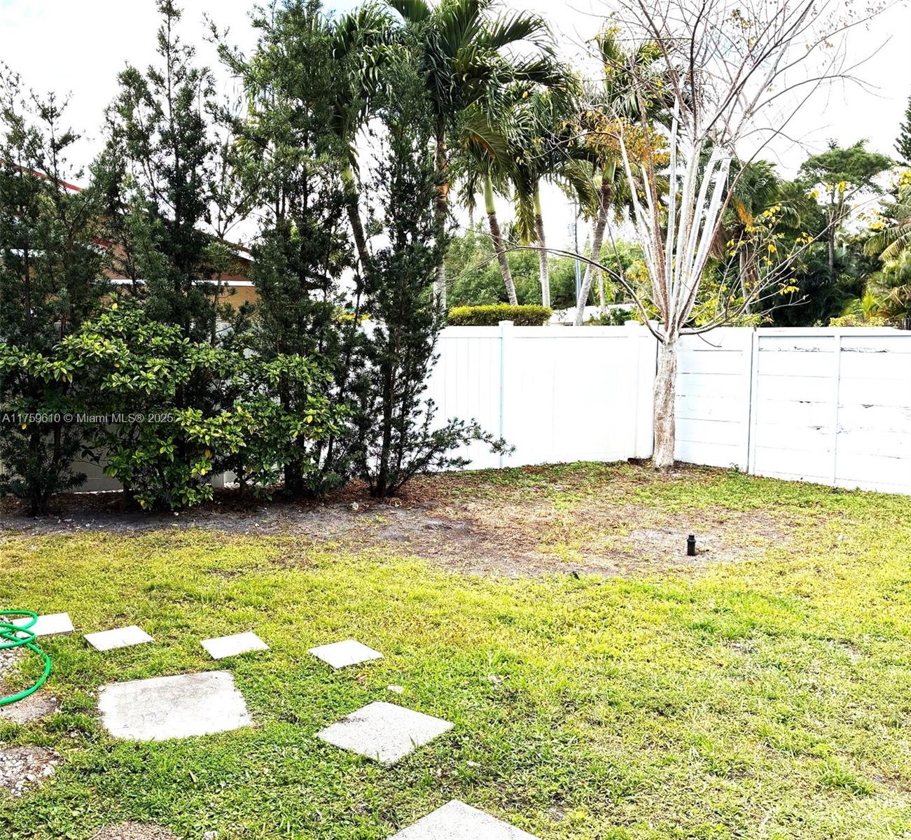 Ver detalles 4541 3 / 2 1376 sq. ft. $ 2025-08-06 0 foto