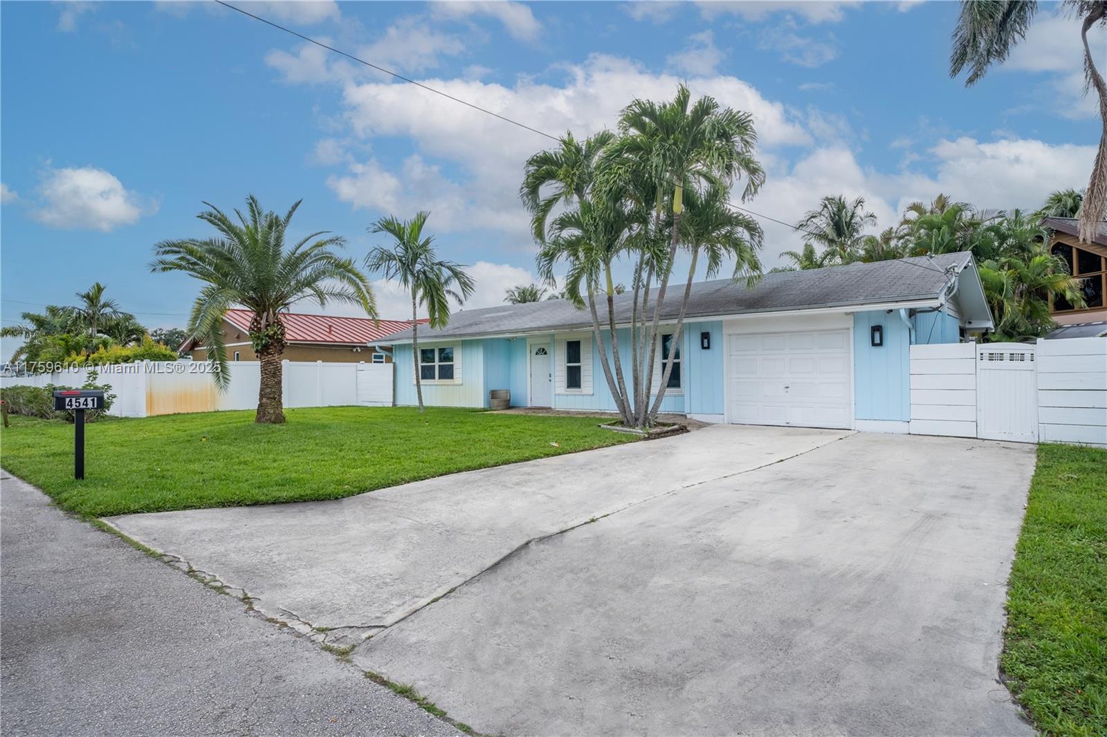 Ver detalles 4541 3 / 2 1376 sq. ft. $ 2025-08-06 0 foto