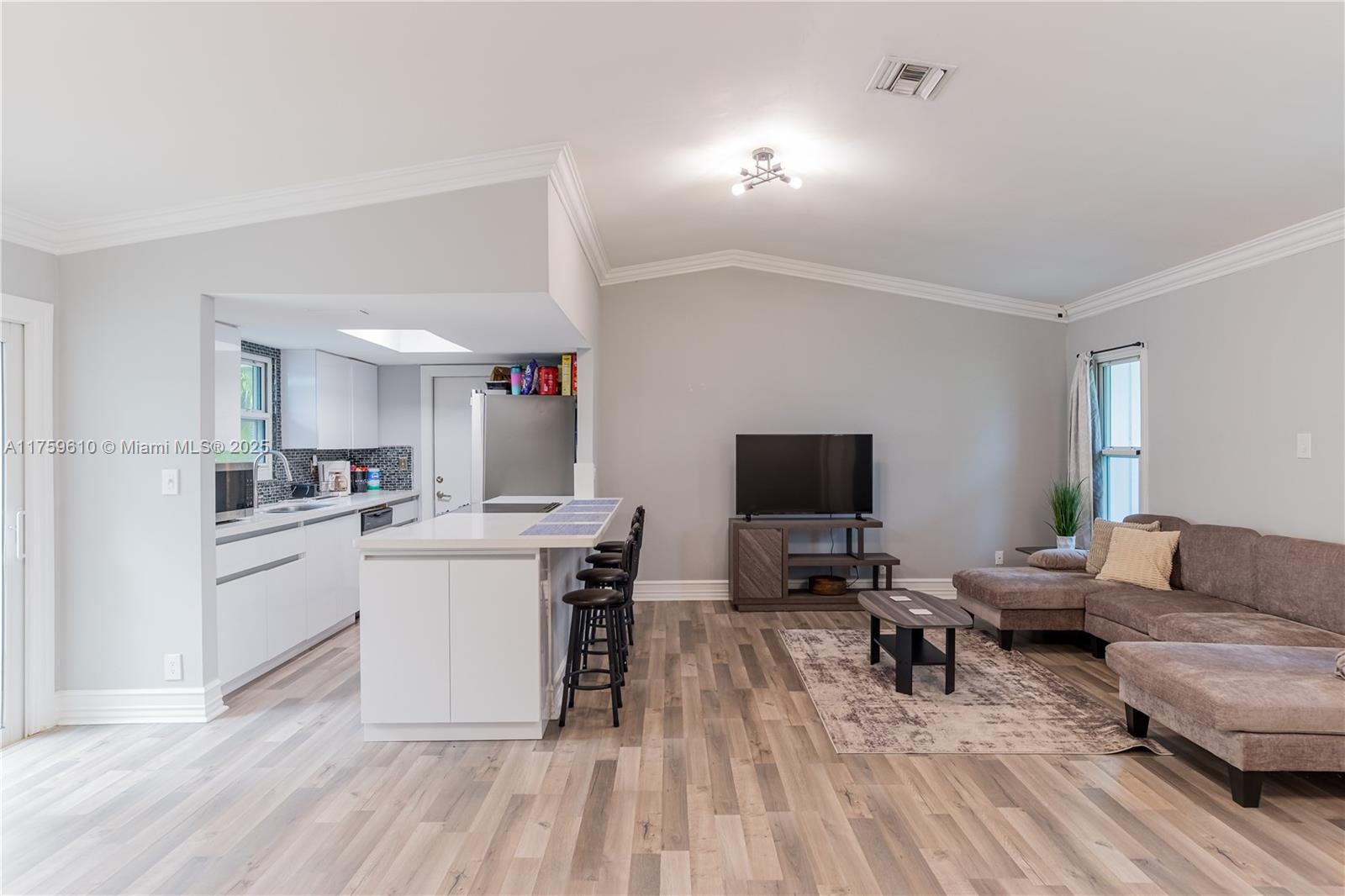 Ver detalles 4541 3 / 2 1376 sq. ft. $ 2025-08-06 0 foto