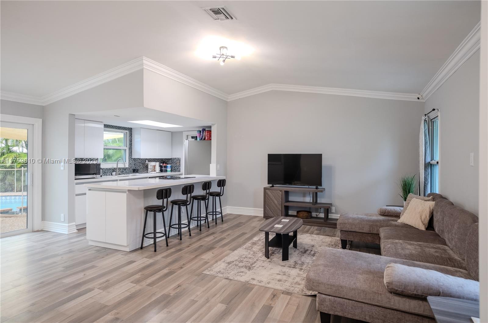 Ver detalles 4541 3 / 2 1376 sq. ft. $ 2025-08-06 0 foto