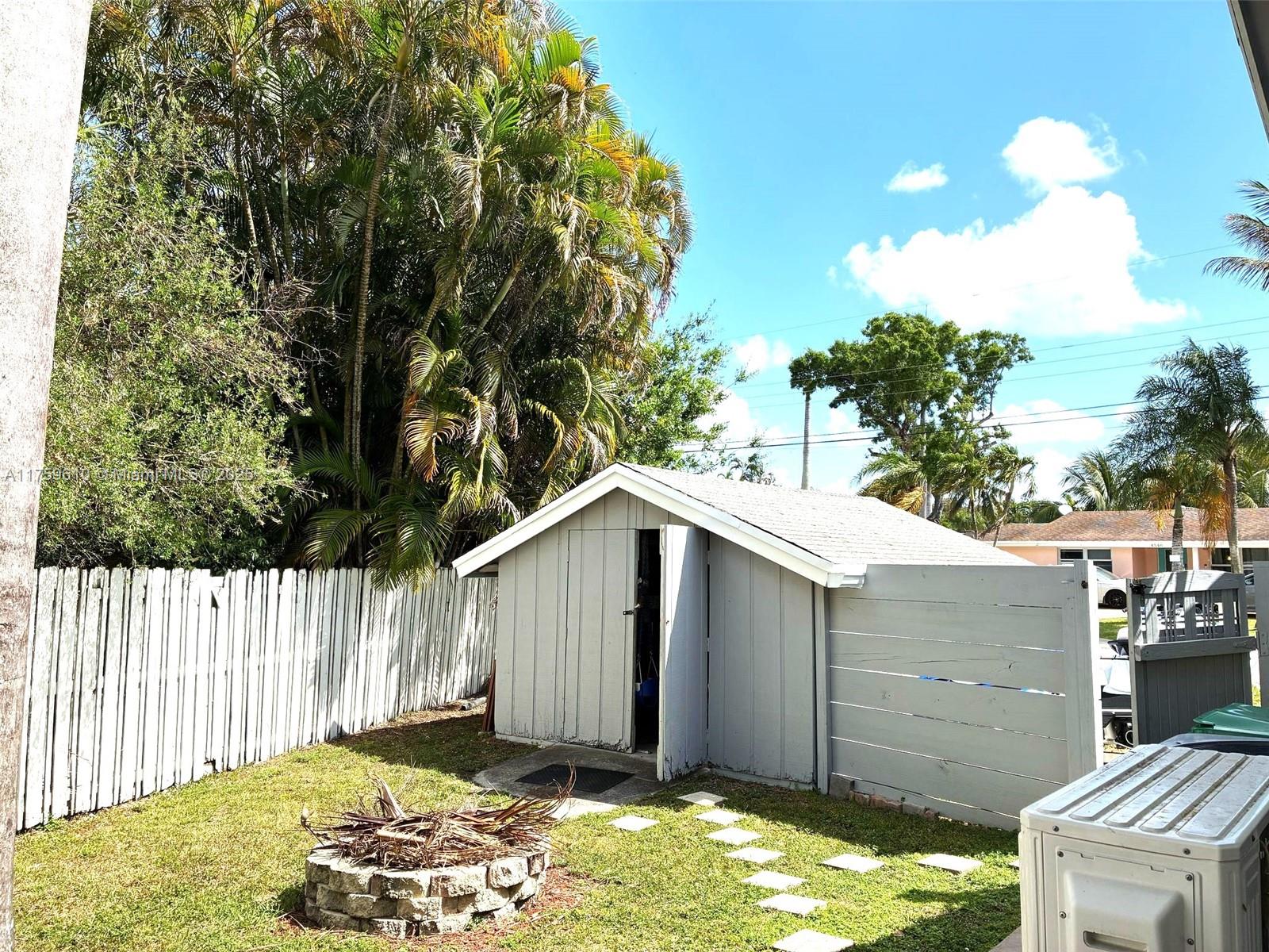 Ver detalles 4541 3 / 2 1376 sq. ft. $ 2025-08-06 0 foto