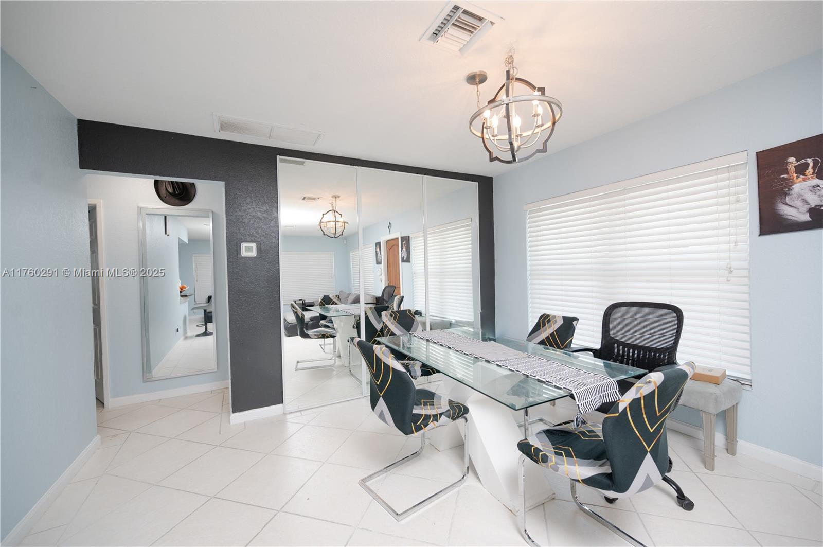 See details 1301 3 / 2 1014 sq. ft. $ 2025-08-27 0 Photo