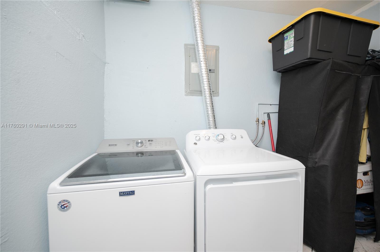 See details 1301 3 / 2 1014 sq. ft. $ 2025-08-27 0 Photo