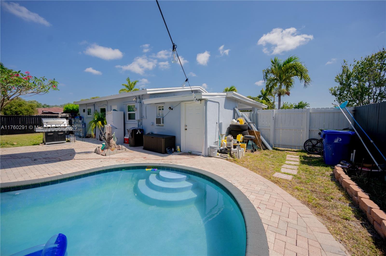 See details 1301 3 / 2 1014 sq. ft. $ 2025-08-27 0 Photo