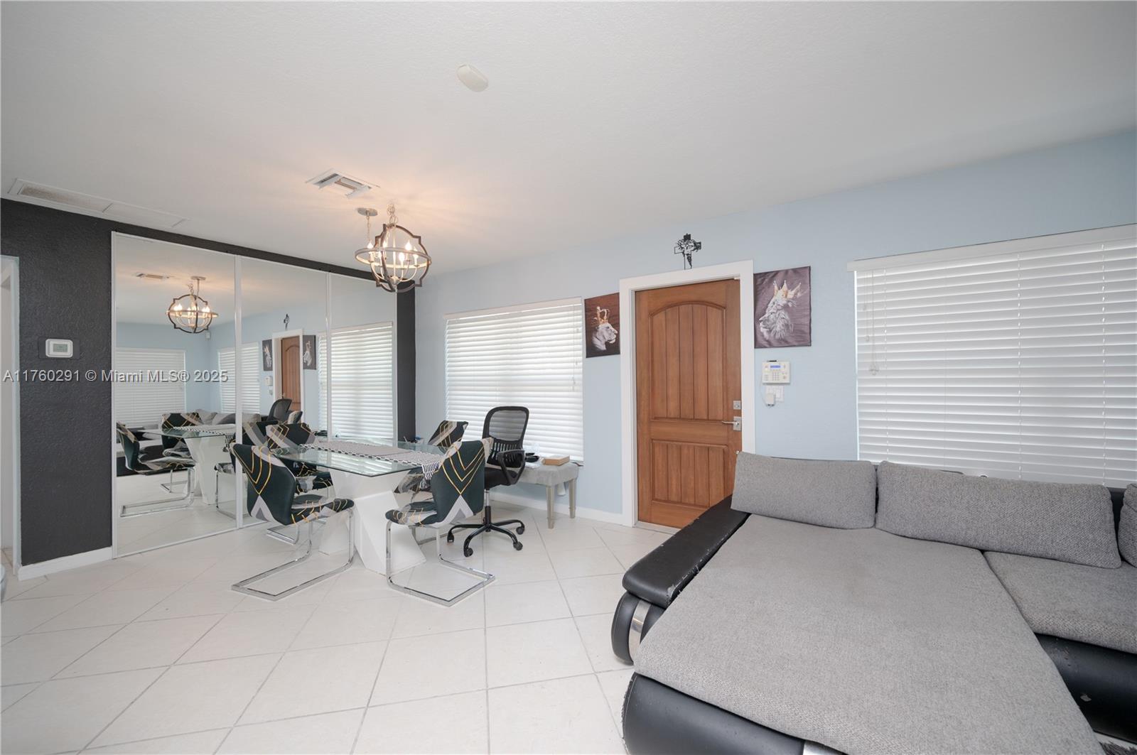 See details 1301 3 / 2 1014 sq. ft. $ 2025-08-27 0 Photo