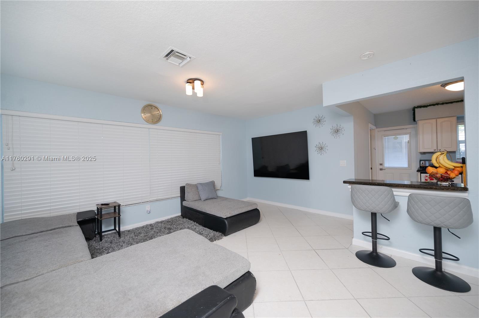 See details 1301 3 / 2 1014 sq. ft. $ 2025-08-27 0 Photo
