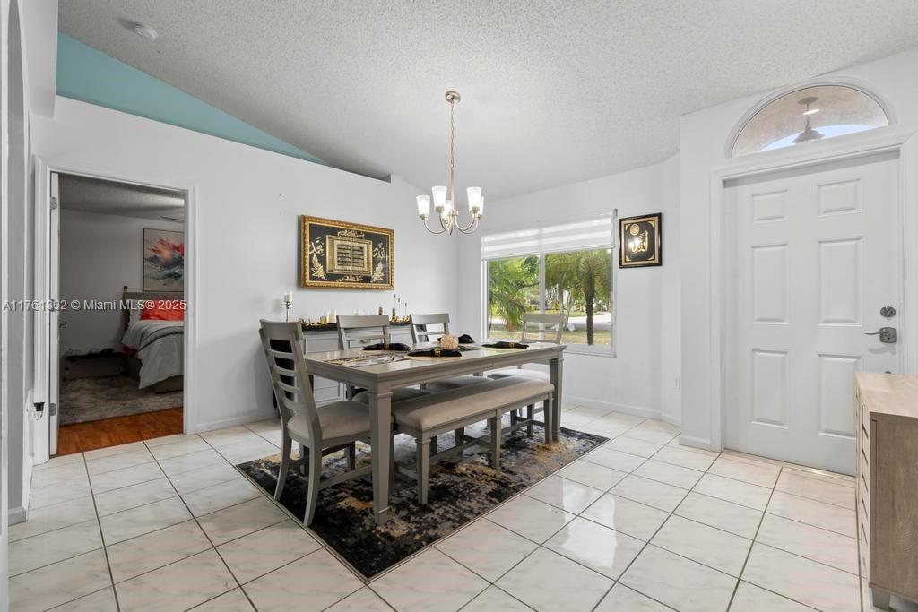 Ver detalles 155 3 / 2 1589 sq. ft. $ 2025-07-14 0 foto