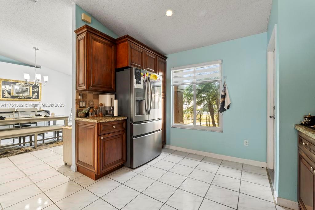 Ver detalles 155 3 / 2 1589 sq. ft. $ 2025-07-14 0 foto