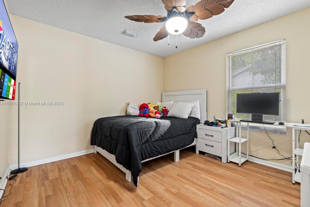 Ver detalles 155 3 / 2 1589 sq. ft. $ 2025-07-14 0 foto