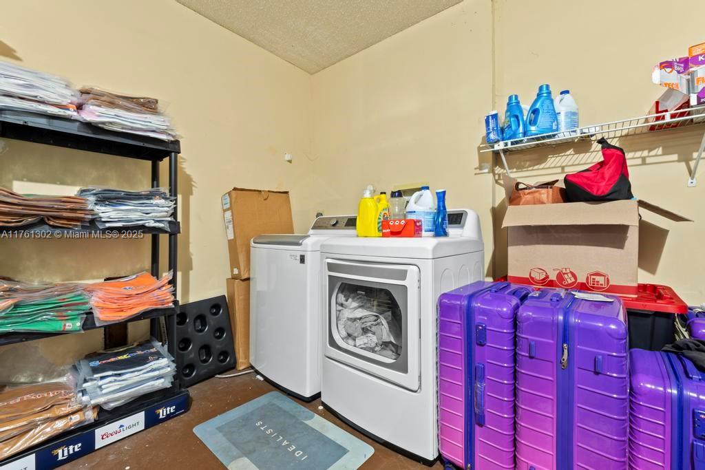 Ver detalles 155 3 / 2 1589 sq. ft. $ 2025-07-14 0 foto