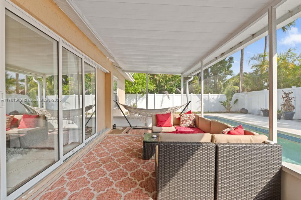 Ver detalles 155 3 / 2 1589 sq. ft. $ 2025-07-14 0 foto