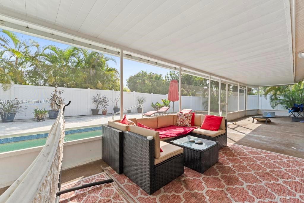 Ver detalles 155 3 / 2 1589 sq. ft. $ 2025-07-14 0 foto