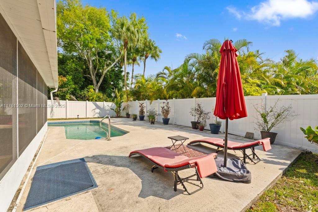 Ver detalles 155 3 / 2 1589 sq. ft. $ 2025-07-14 0 foto