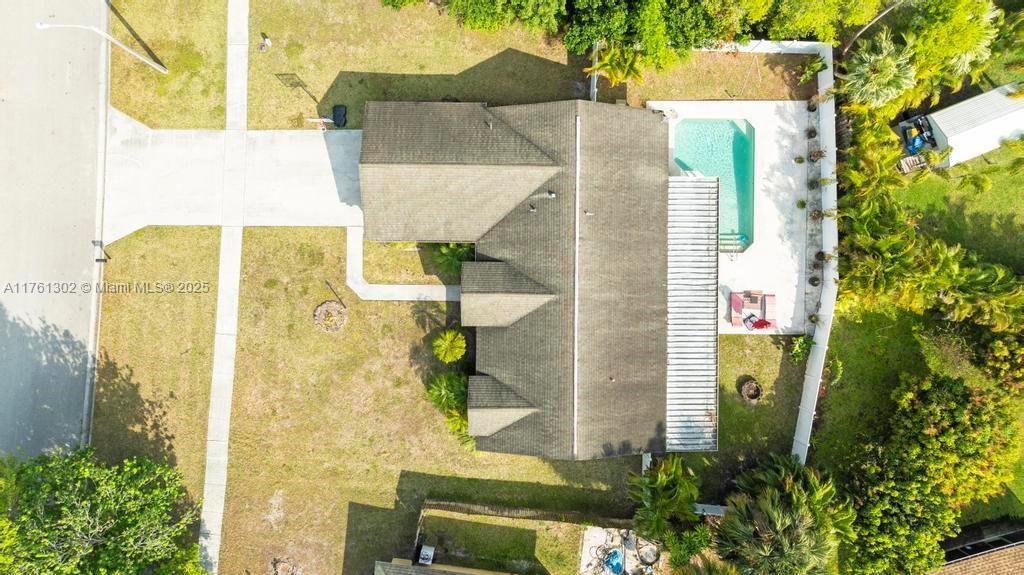 Ver detalles 155 3 / 2 1589 sq. ft. $ 2025-07-14 0 foto