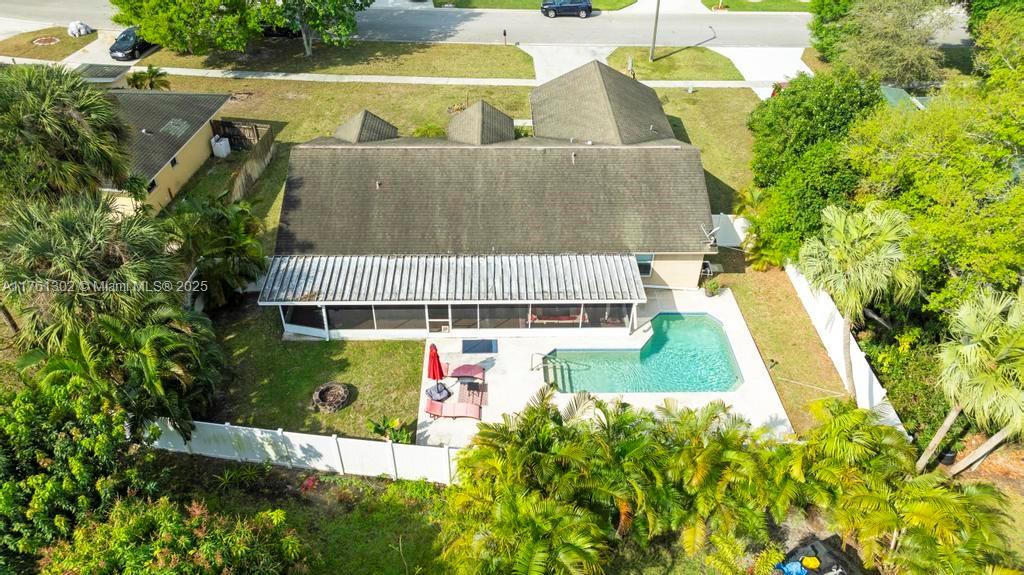 Ver detalles 155 3 / 2 1589 sq. ft. $ 2025-07-14 0 foto