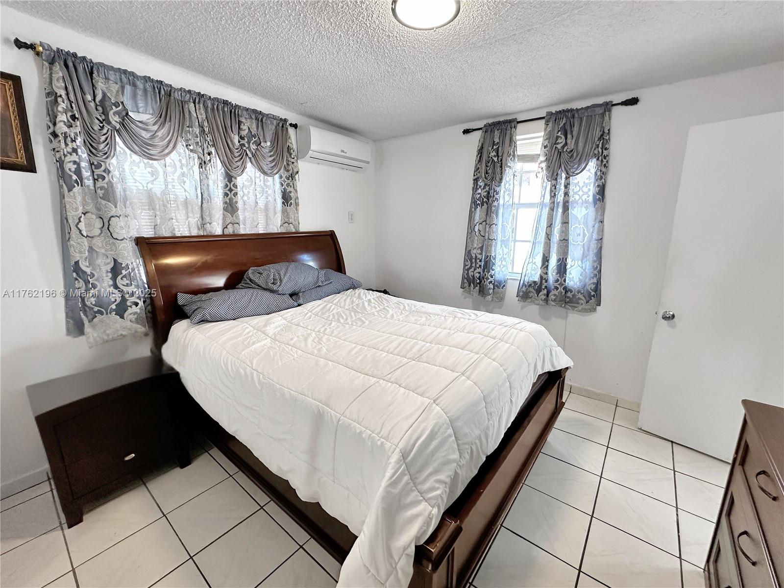 See details / 2453 sq. ft. $ 2025-08-11 0 Photo