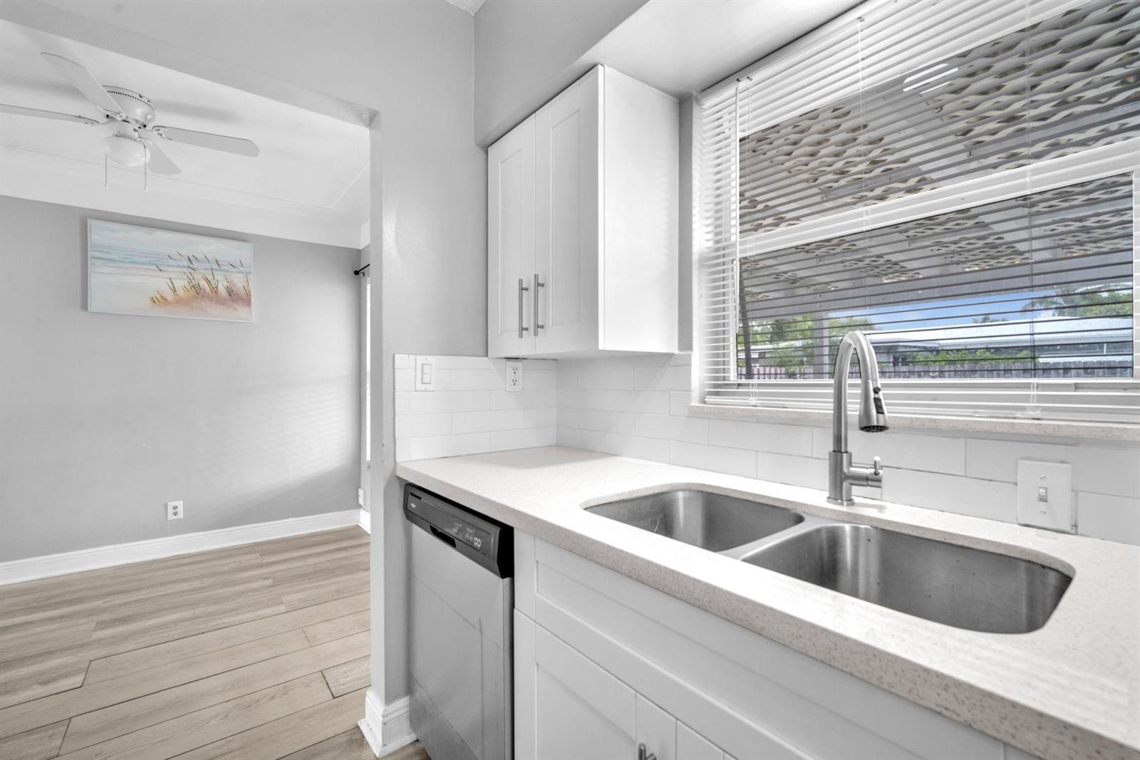   / 0 1767 sq. ft. $ 2025-05-19 0 foto