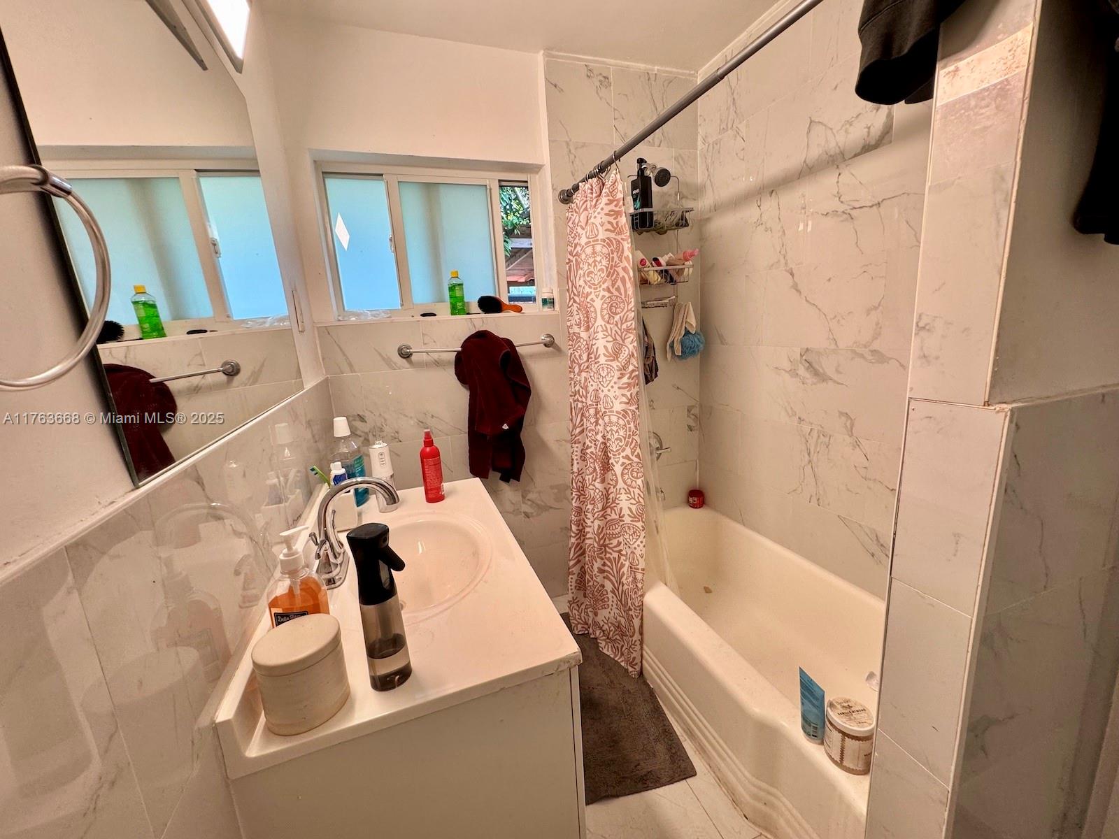 See details / 1763 sq. ft. $ 2025-03-14 0 Photo