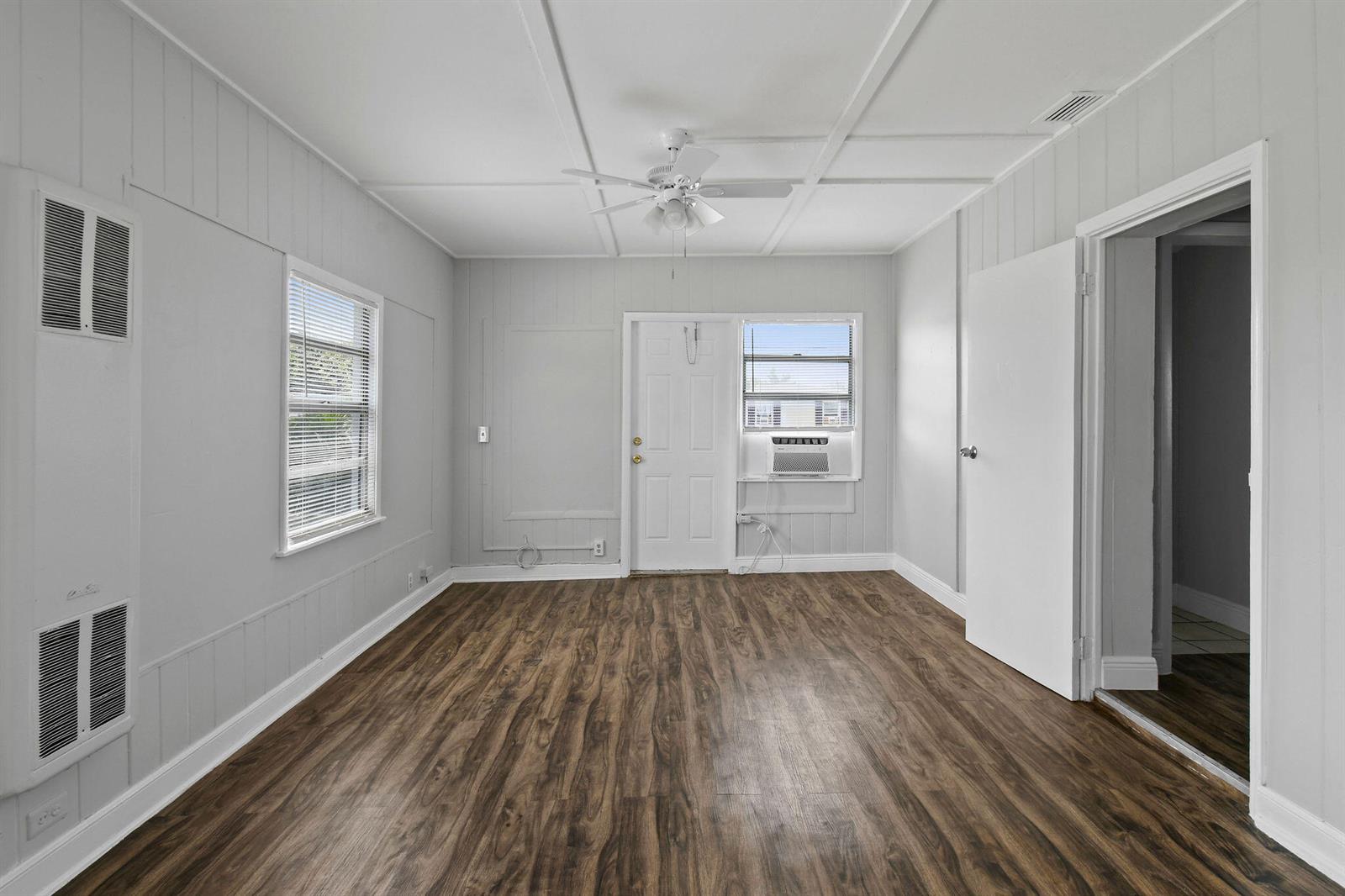   / 3 1647 sq. ft. $ 2026-05-26 0 foto
