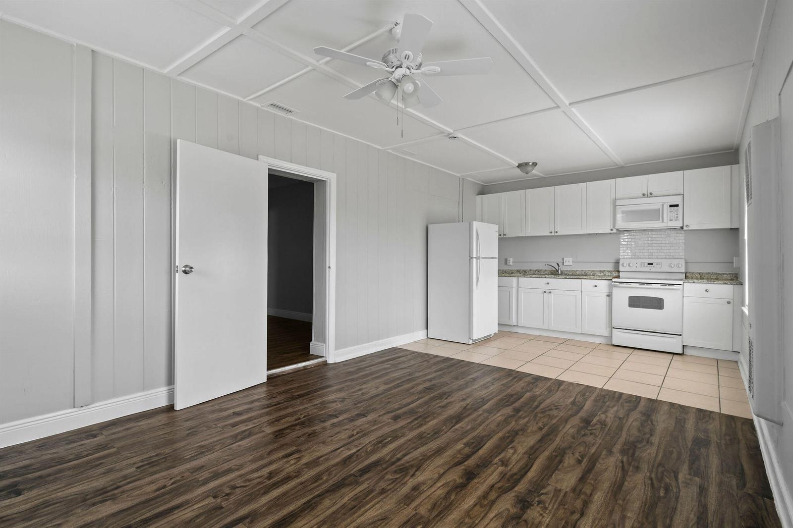   / 3 1647 sq. ft. $ 2026-05-26 0 foto