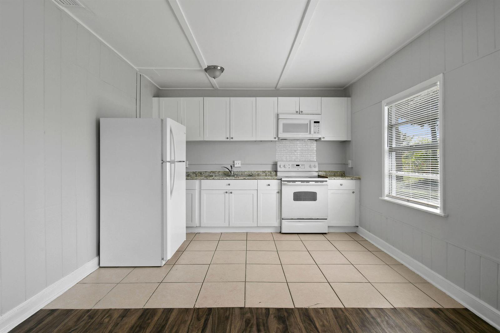   / 3 1647 sq. ft. $ 2026-05-26 0 foto