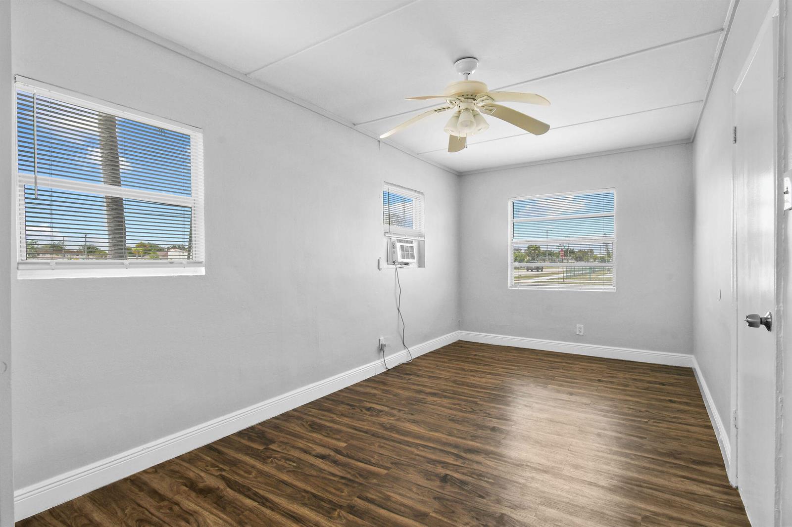   / 3 1647 sq. ft. $ 2026-05-26 0 foto