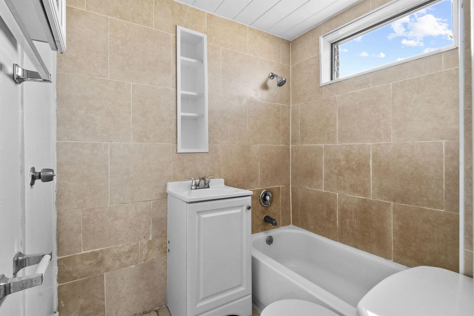   / 3 1647 sq. ft. $ 2026-05-26 0 foto