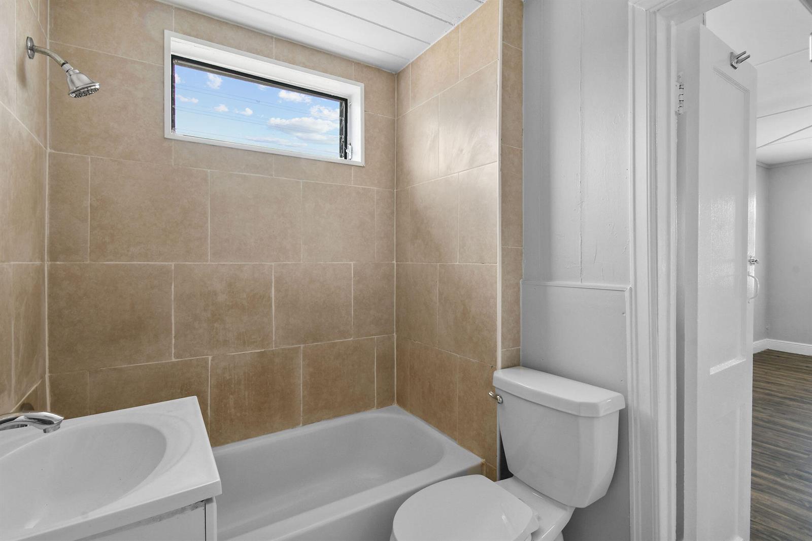   / 3 1647 sq. ft. $ 2026-05-26 0 foto