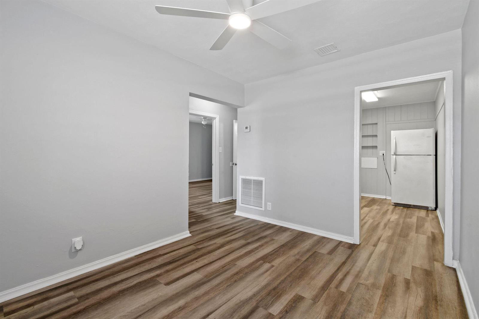   / 3 1647 sq. ft. $ 2026-05-26 0 foto