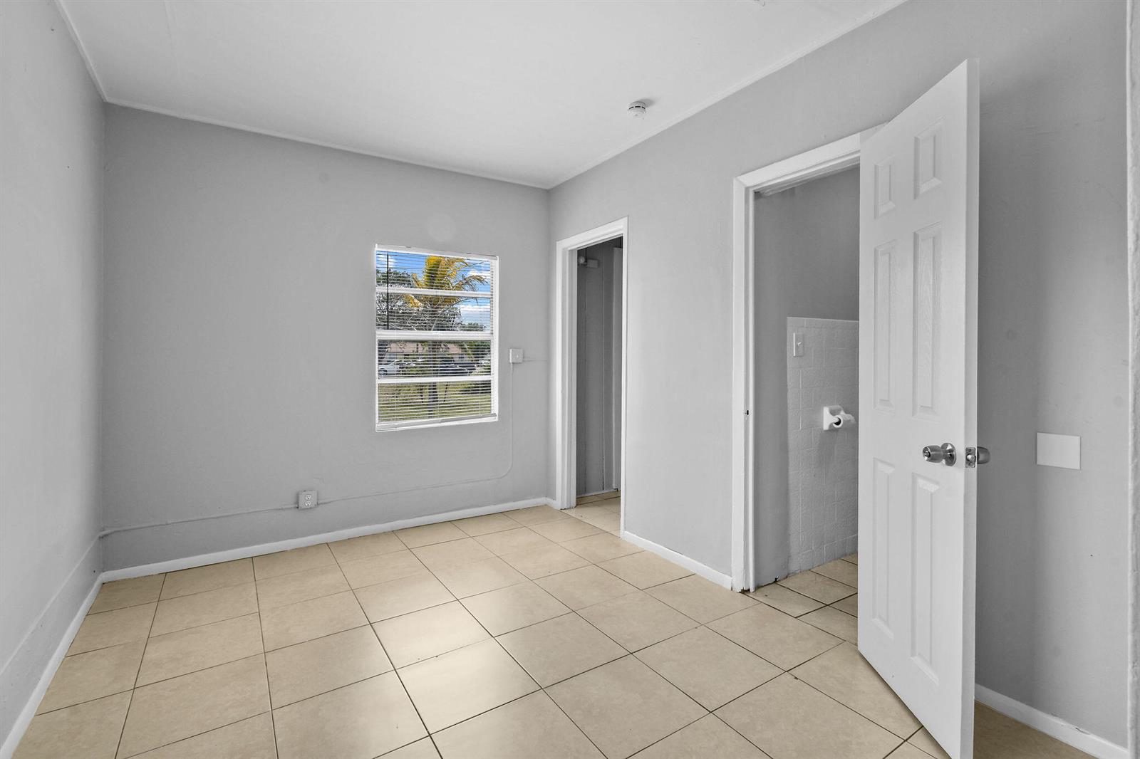   / 3 1647 sq. ft. $ 2026-05-26 0 foto