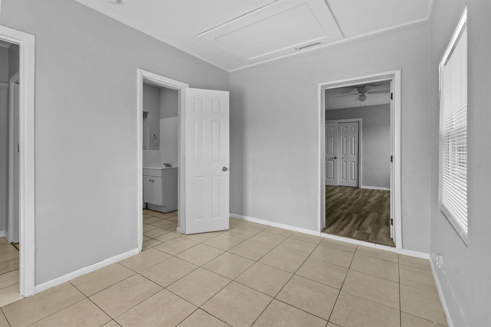   / 3 1647 sq. ft. $ 2026-05-26 0 foto