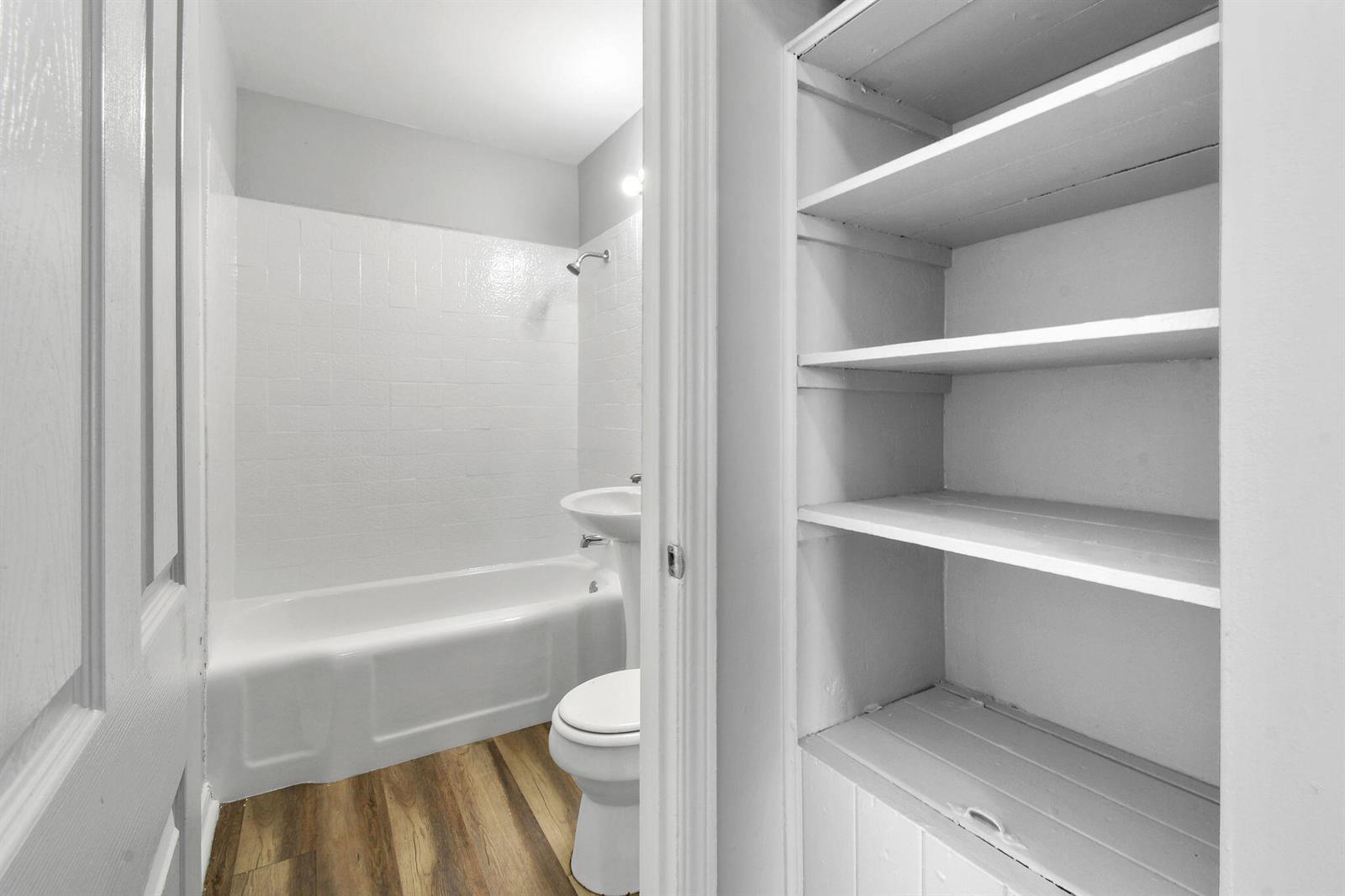   / 3 1647 sq. ft. $ 2026-05-26 0 foto