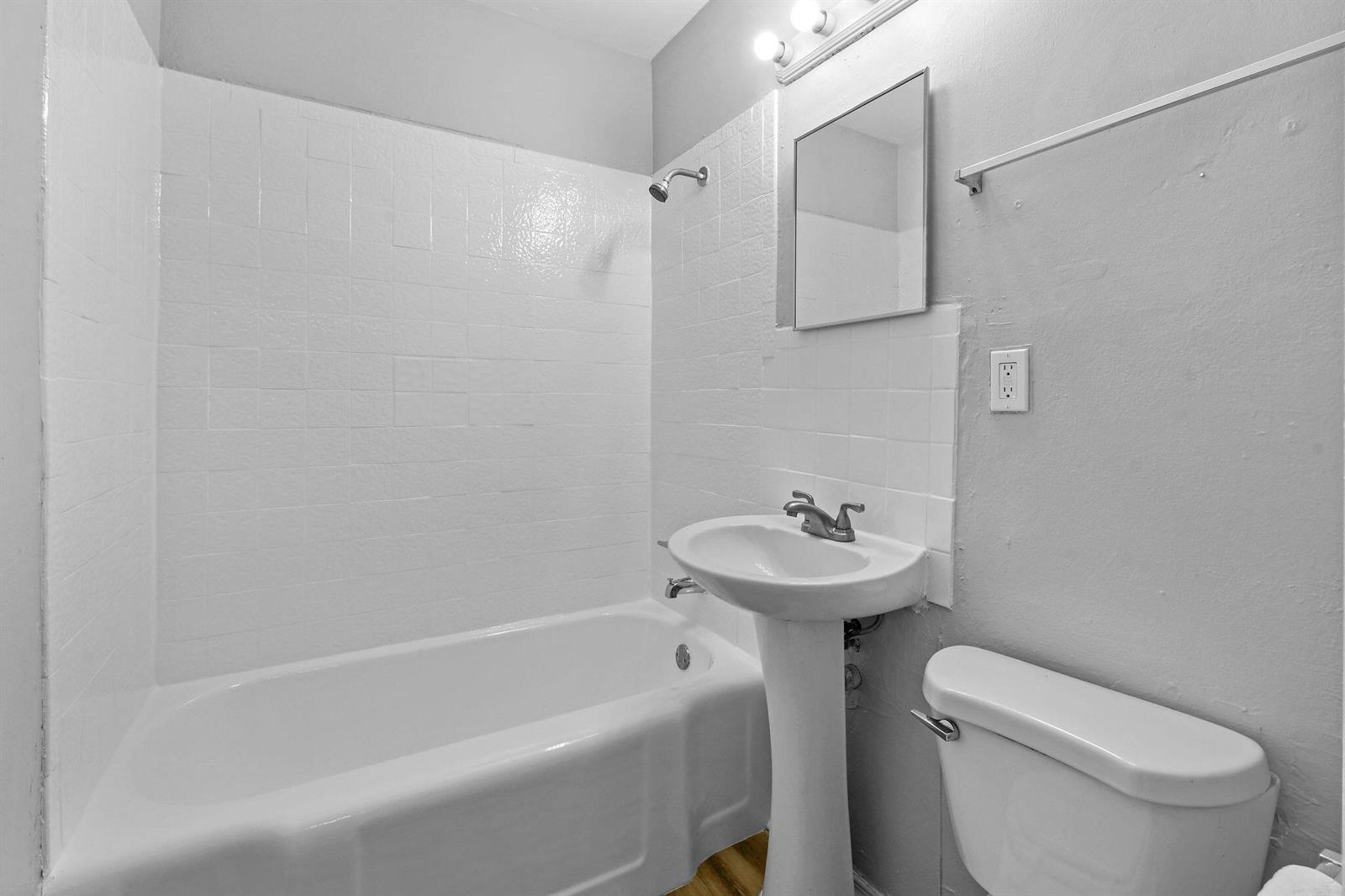   / 3 1647 sq. ft. $ 2026-05-26 0 foto