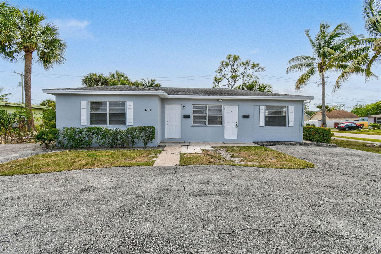   / 3 1647 sq. ft. $ 2026-05-26 0 foto