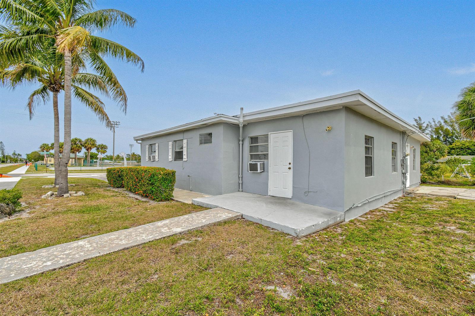   / 3 1647 sq. ft. $ 2026-05-26 0 foto