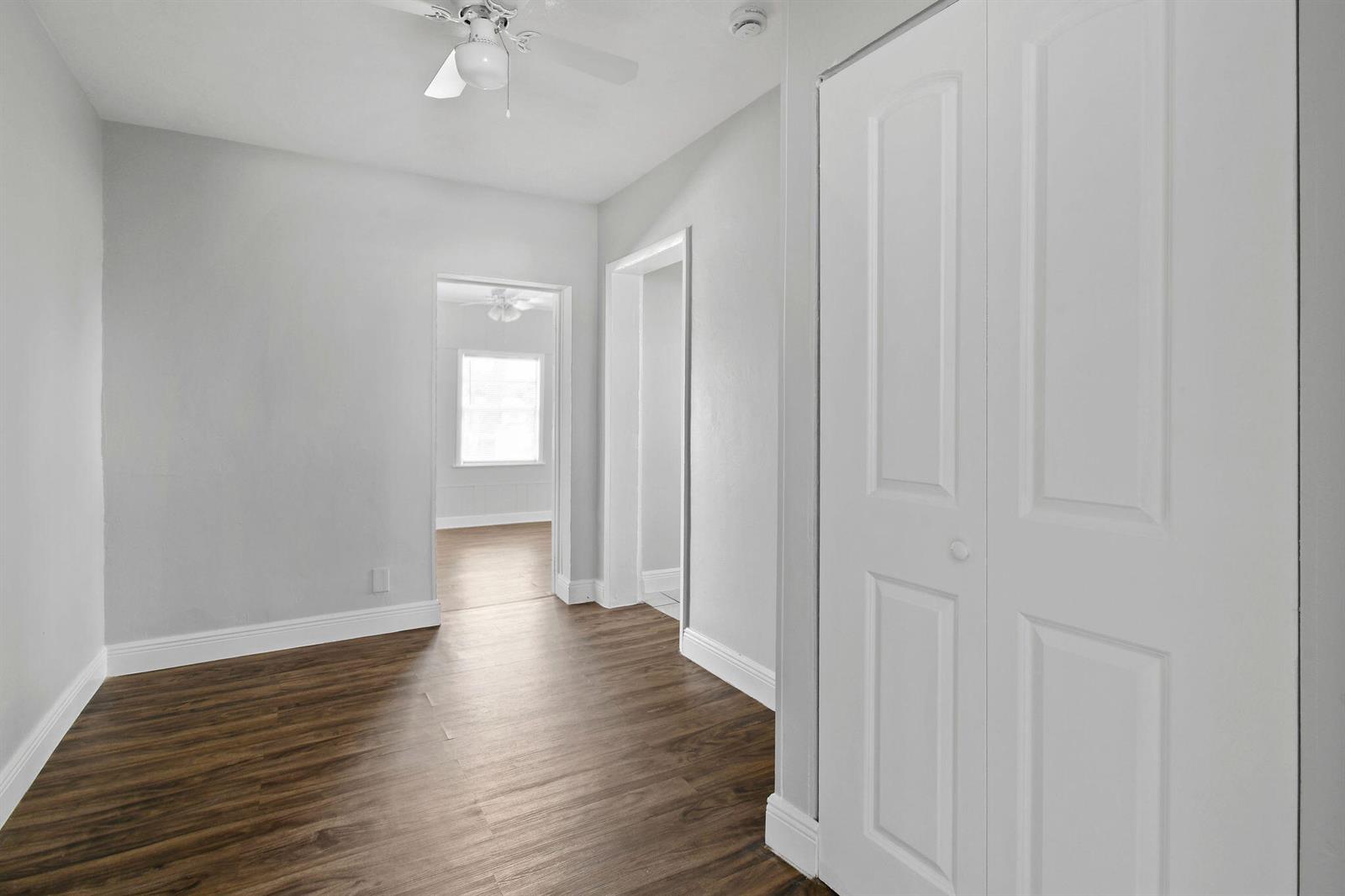   / 3 1647 sq. ft. $ 2026-05-26 0 foto