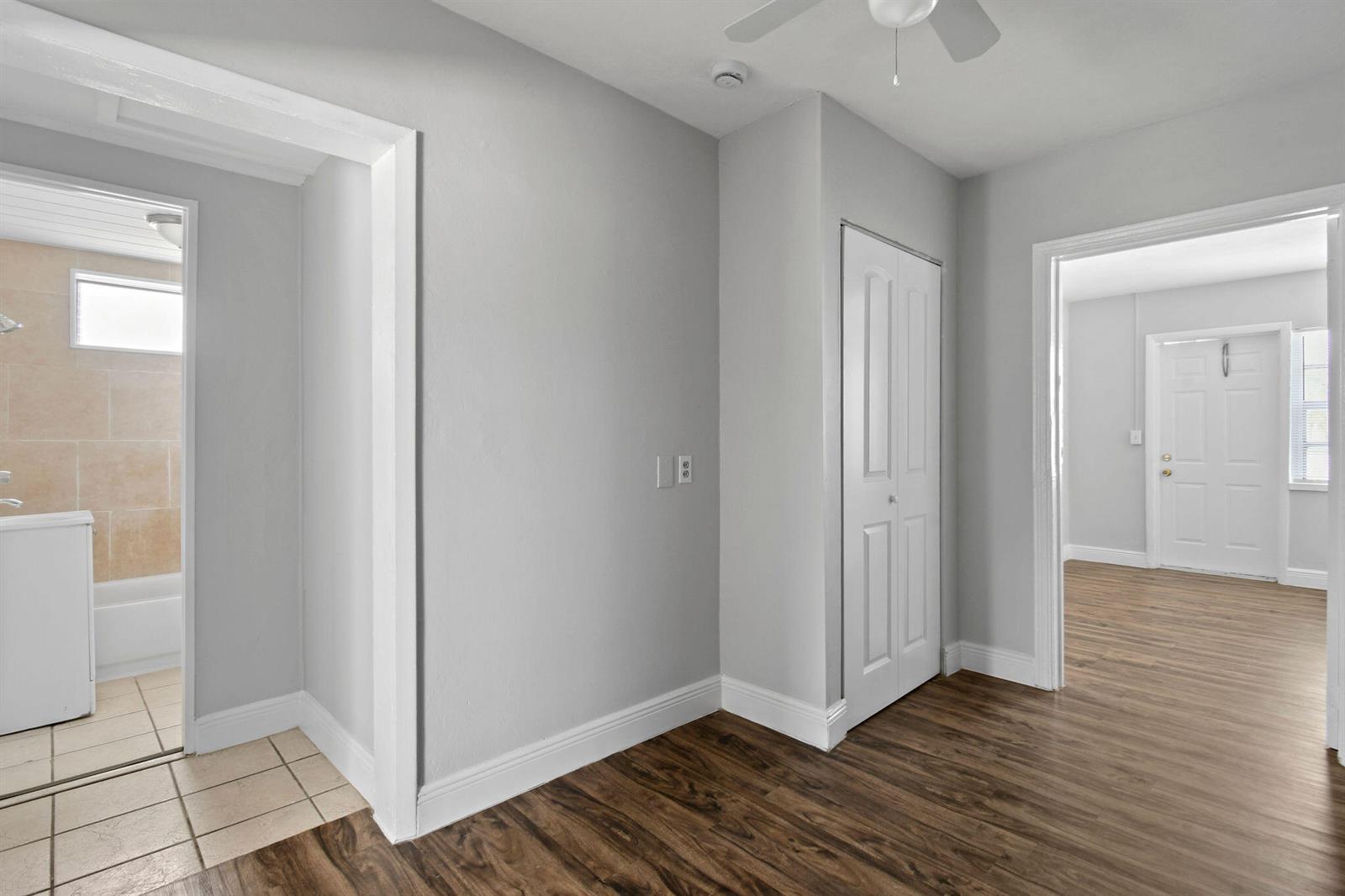   / 3 1647 sq. ft. $ 2026-05-26 0 foto