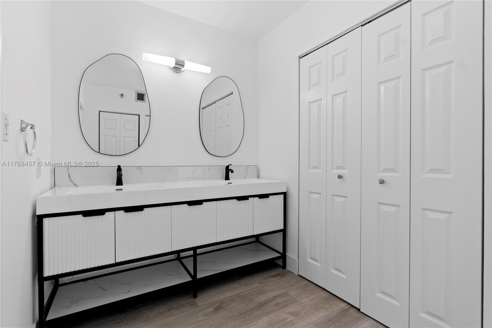 Photo of 20505 Country Club Dr  #434, Aventura, Florida, 33180 - 