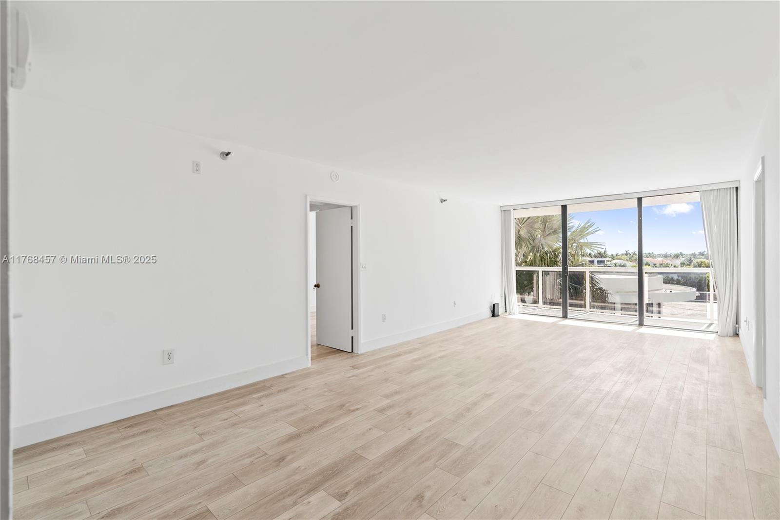 Photo of 20505 Country Club Dr  #434, Aventura, Florida, 33180 - 