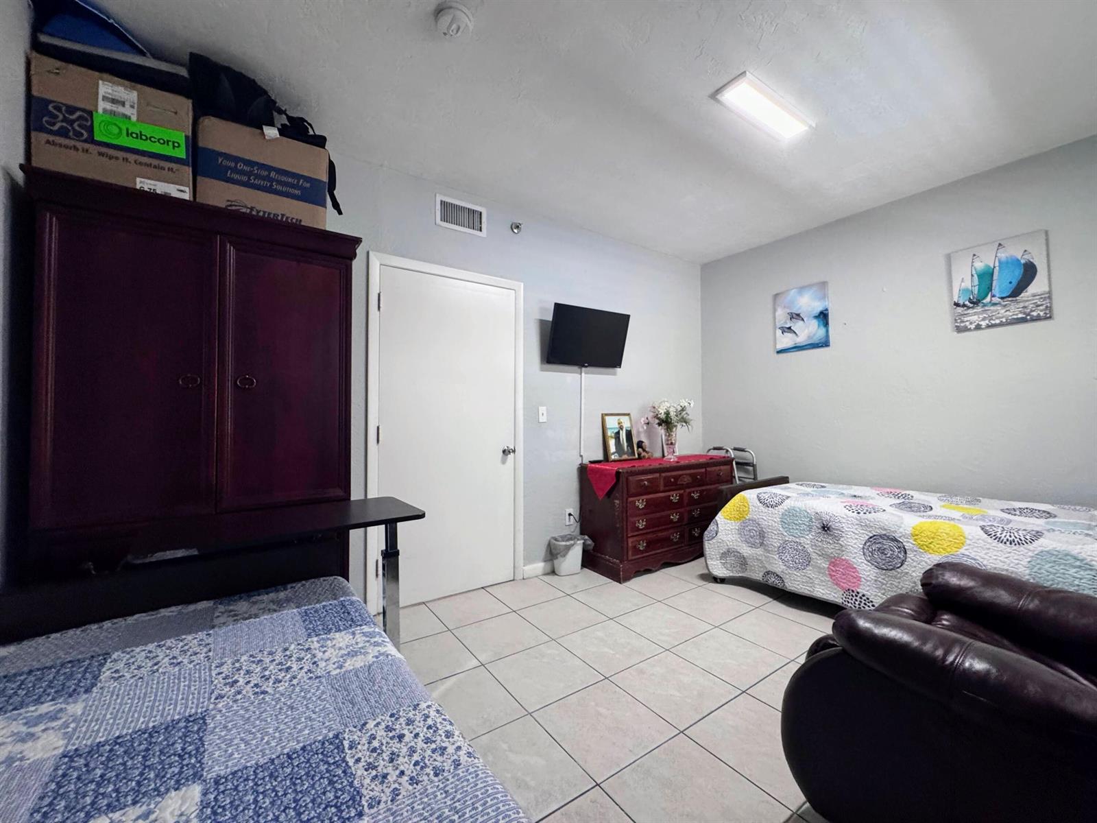   / 2  sq. ft. $ 2026-06-22 0 foto