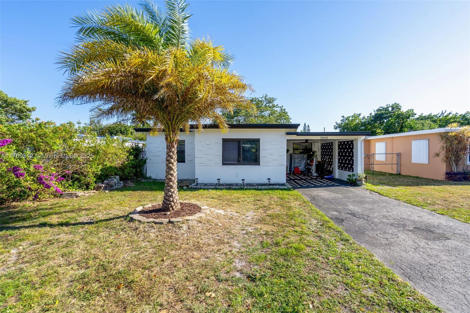 See details 5844 3 / 2 1168 sq. ft. $ 2025-12-04 0 Photo